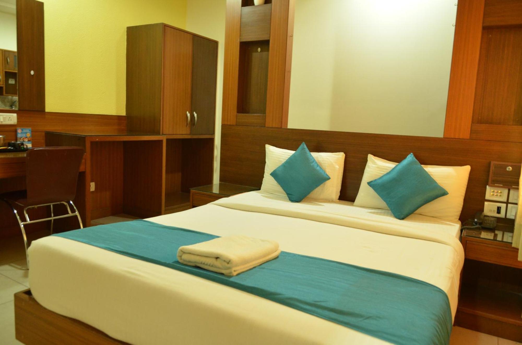 Cubbon Suites - 10 Minute Walk To Mg Road, Mg Road Metro And Church Street Bangalore Ngoại thất bức ảnh